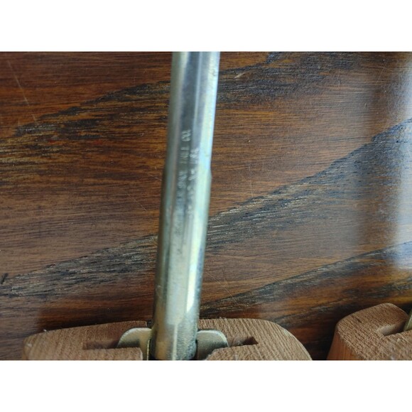 G.H. Bass & Co ~ Shoe Tree Co Wooden Cedar Forms Men's Size Medium EC - Picture 3 of 5